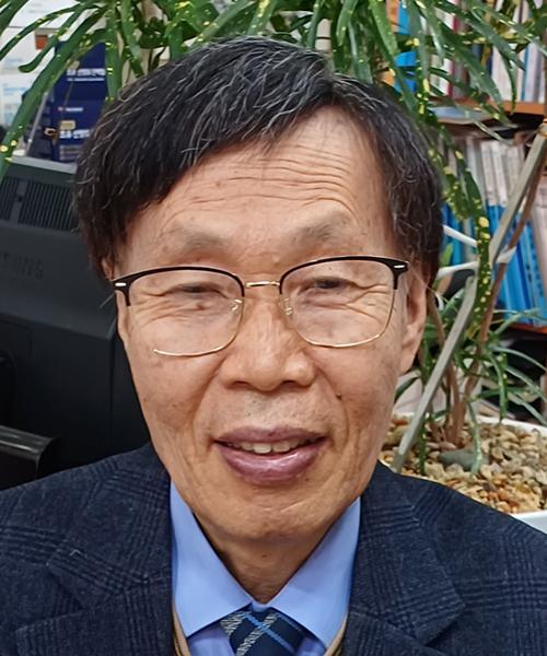 강철희 작가